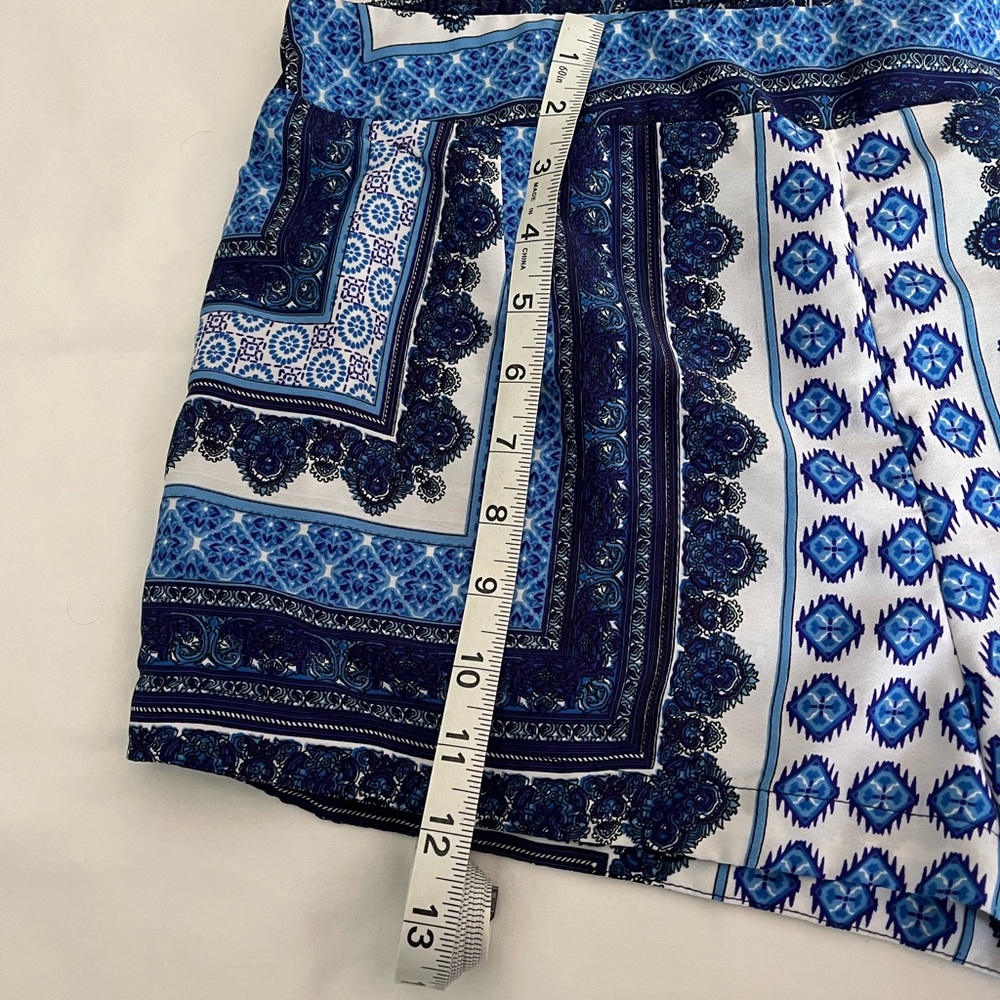 Dizzy Blue and White Shorts with Paisley Design Sz L - Picture 5 of 5